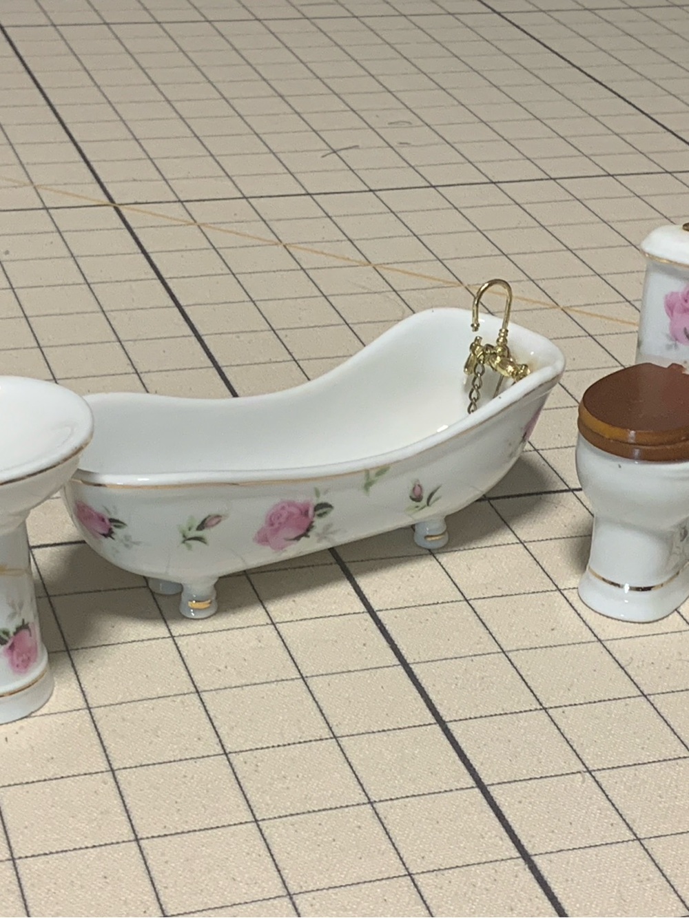 1:12 Scale Dollhouse Miniature Porcelain Bathroom Set - 4pc Pink Rose/Gold
